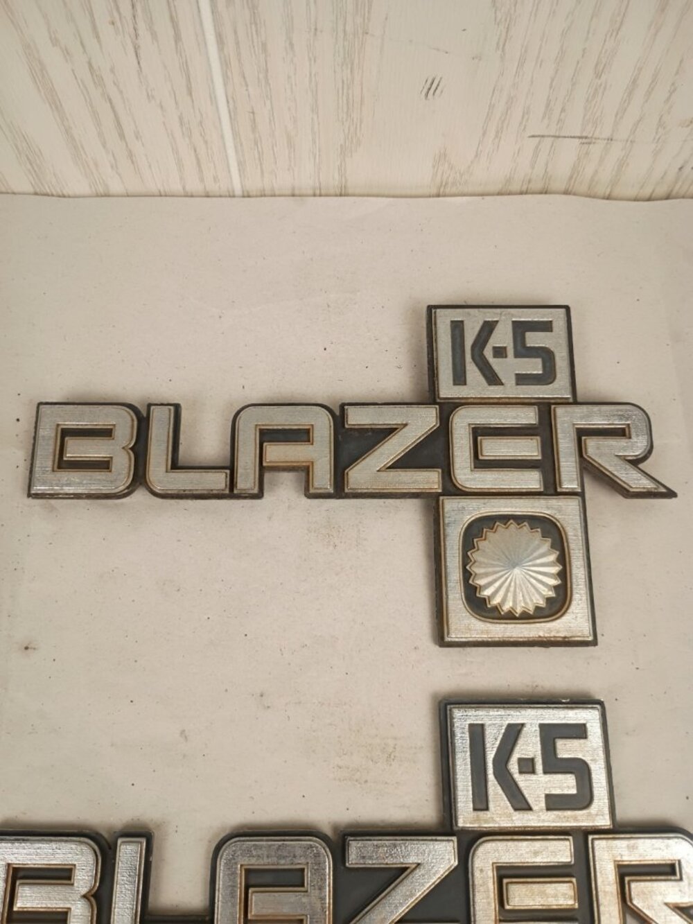 1981-1988 Chevy K5 Blazer Fender Emblems PAIR 14026441 OEM 81-88 - Picture 2 of 10